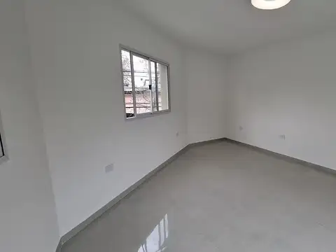 Depto Tipo Casa 2 ambientes con 1 baño