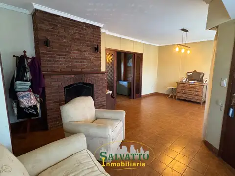 Casa 5 ambientes con 3 baños