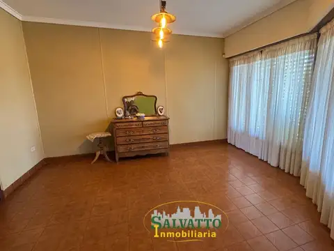 IMPORTANTE CHALET DE 4 AMBIENTES EN PUNTA MOGOTES A 2 CUADRAS DEL MAR