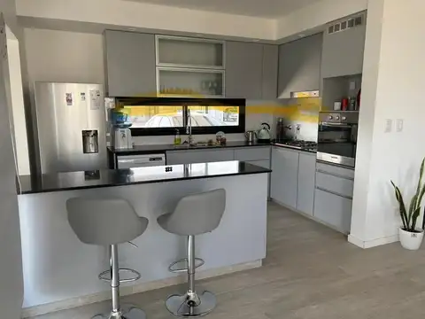 Casa 4 ambientes con 3 baños