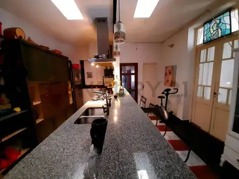 Hipolito Yrigoyen 3900, Piso 0