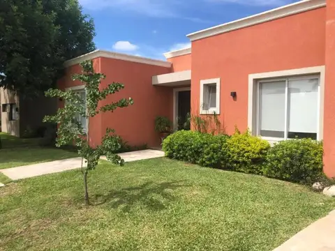 Se vende hermosa casa en Manzanares Chico