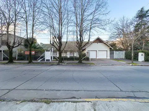 CHALET EN GRAN UBICACIÓN Y DE GRAN CATEGORÍA - Adrogué