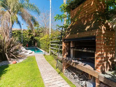 Casa 4 ambientes con 3 baños