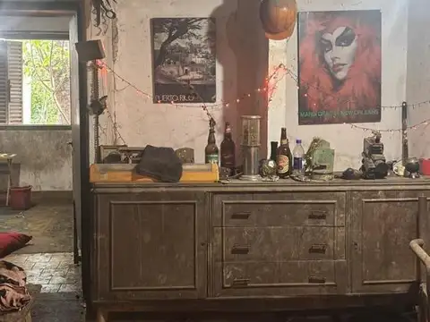 Casa 11 ambientes con 2 baños