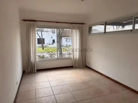 Casa en Venta con 3 cocheras