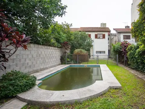 Venta Casa 5 ambientes con gran lote en Haedo Norte.
