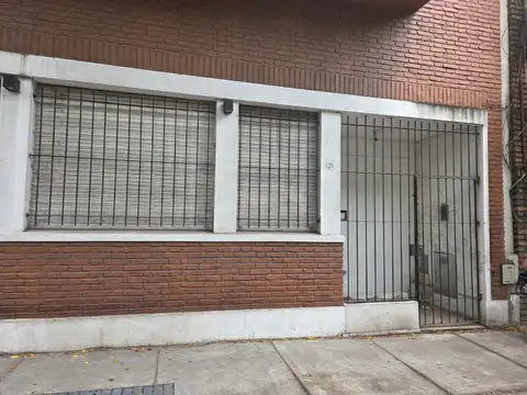 CASA SOBRE TERRENO  DE 155  METROS TOTALES ,APTO PARA CONSTRUIR 1200 MTS , 1400 TOTALES