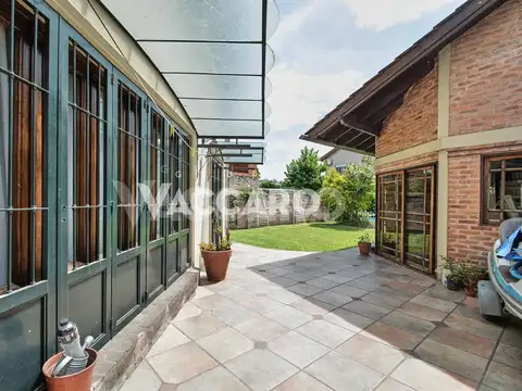 Casa en Venta con 2 cocheras