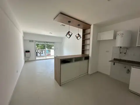 Monoambiente amplio con balcón al frente   zona en crecimiento