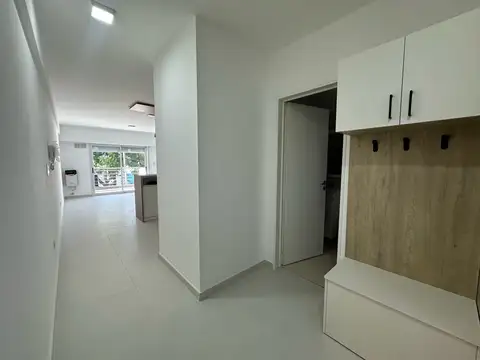 En Venta Monoambiente amplio con balcón al frente   zona en crecimiento