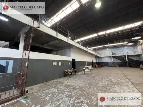 Galpón de 1200 m2 en  Pompeya - ALQUILER