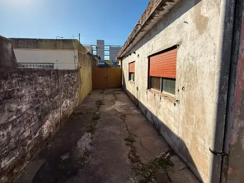 Casa 3 ambientes con 1 baño