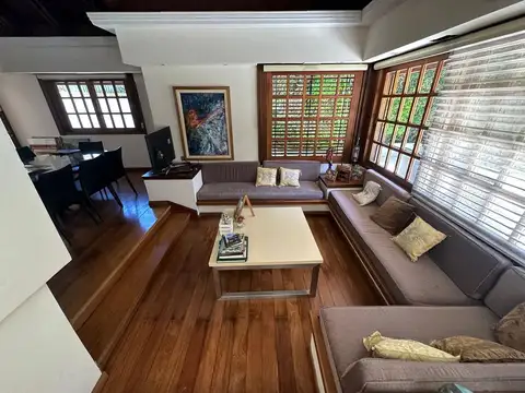 Casa en Venta con 4 cocheras