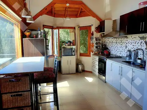 Casa en Venta con 2 cocheras