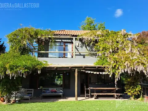 Casa en Alquiler con 10 cocheras