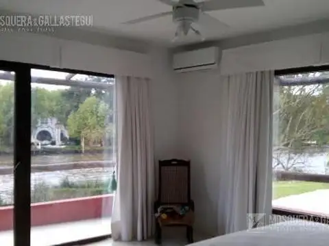 Casa en Alquiler con 6 cocheras