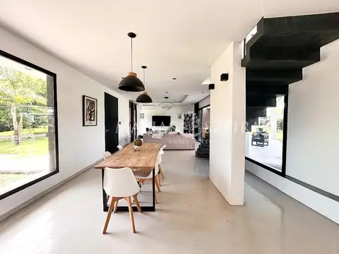 Casa 5 ambientes con 2 baños