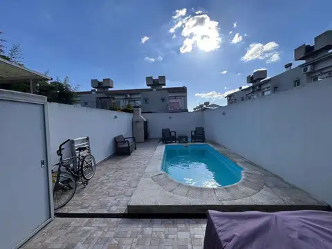 Venta Hermoso Duplex con Piscina, Parrilla y Cochera en Zona
