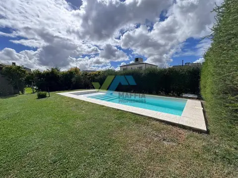 Venta de casa con pileta lote interno - SAN ALFONSO PILAR DEL ESTE