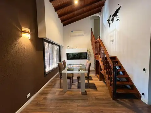 Casa en Venta con 3 cocheras