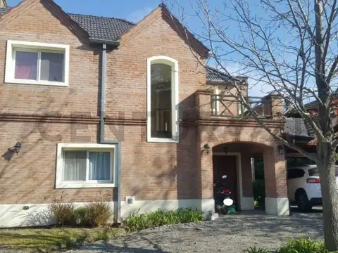 Amplia casa 3 dor con pileta y jardín en Barrancas San José