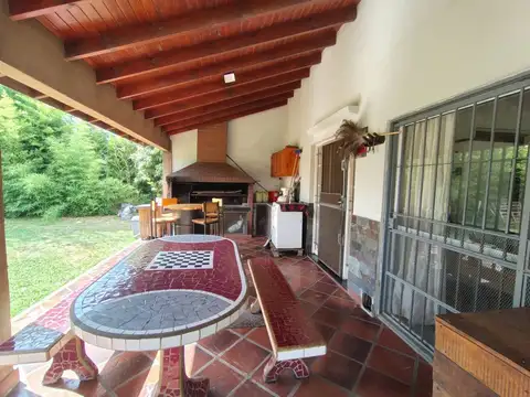 Casa 4 ambientes con 2 baños