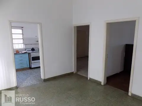 Casa 3 ambientes con 1 baño