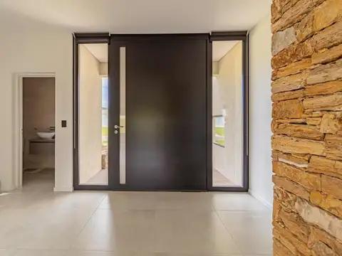 Casa 4 ambientes con 3 baños