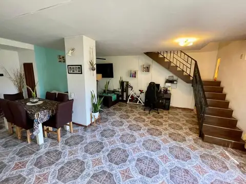 CASA 4 AMB CON PARQUE Y COCHERA APTO CREDITO
