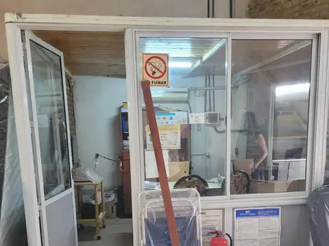VENTA: Galpón con oficina en Perez