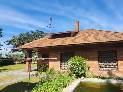 Casa en Venta con 2 cocheras