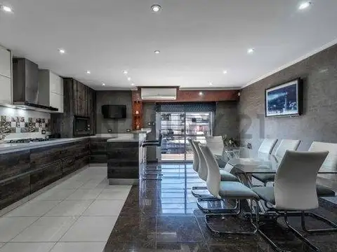 Ph Triplex 4 ambientes Piscina y terraza PERMUTA