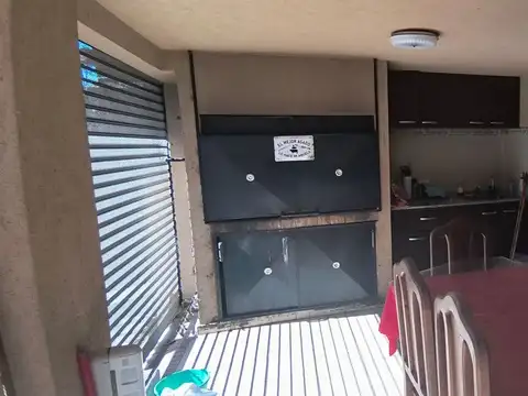 Casa en Alquiler con 3 cocheras