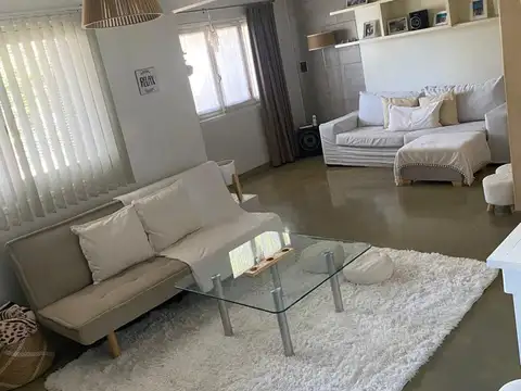 Casa 4 ambientes con 4 baños