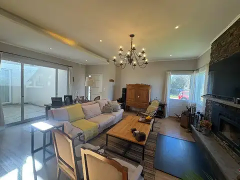 Casa en Venta con 4 cocheras