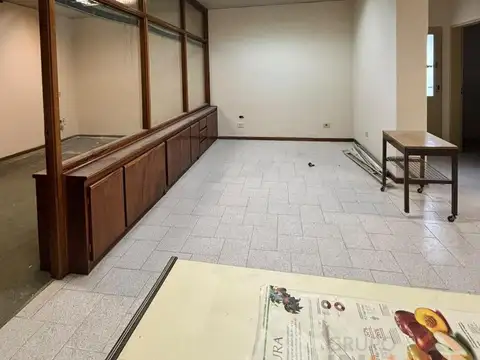 Oficina en Alquiler con 1 cochera