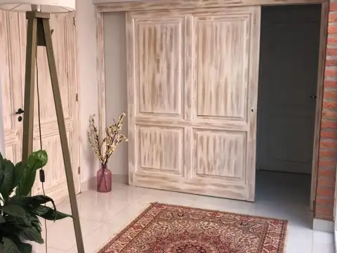 Casa en Alquiler con 2 cocheras