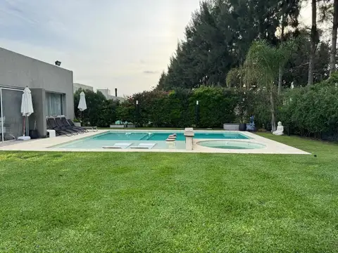 Casa en Barrio Privado Santa Juana