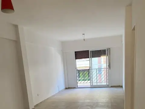 DEPARTAMENTO 1 AMBIENTE  IMPECABLE MUY LUMINOSO CON COCINA INDEPENDIENTE, LAVADERO Y BALCON