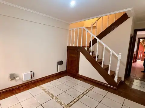 Casa 7 ambientes con 1 baño
