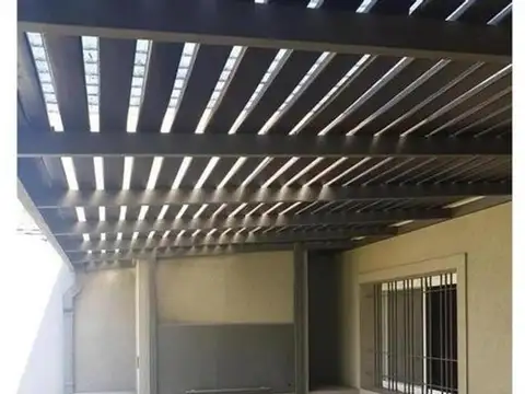 Hermosa casa minimalista sobre calle arrecifes