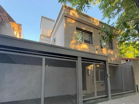 Hermosa casa minimalista sobre calle arrecifes