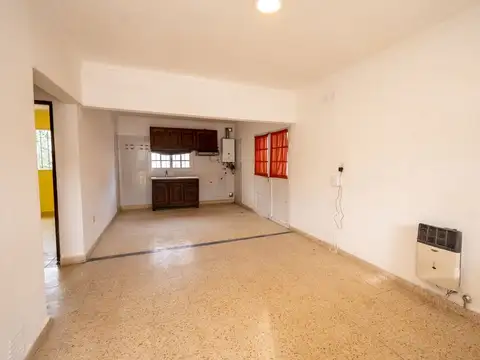 Casa 3 ambientes con 1 baño