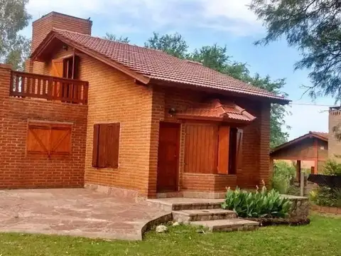 Chalet en venta de 3 dormitorios c/ cochera en Merlo