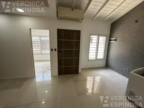 Depto Tipo Casa en Venta en Villa Luzuriaga, $ 98.000