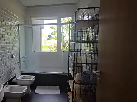 Casa en Alquiler Temporal con 4 cocheras