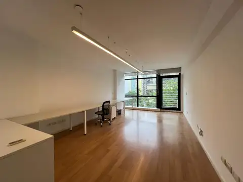 Excelente oficina. Edif. con seguridad.