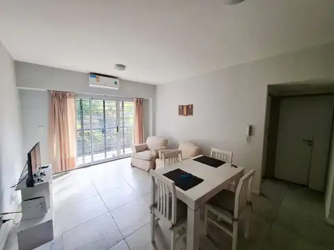 Departamento de 2 ambientes con balcón al frente