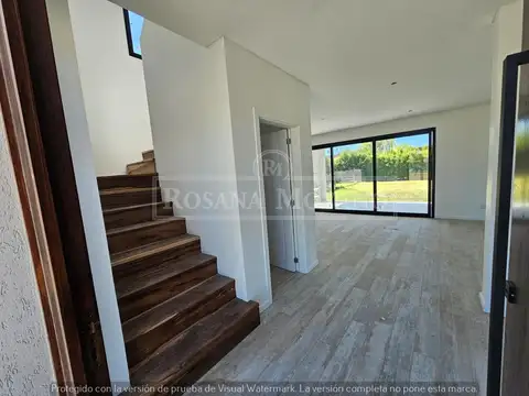 Casa en Venta con 2 cocheras